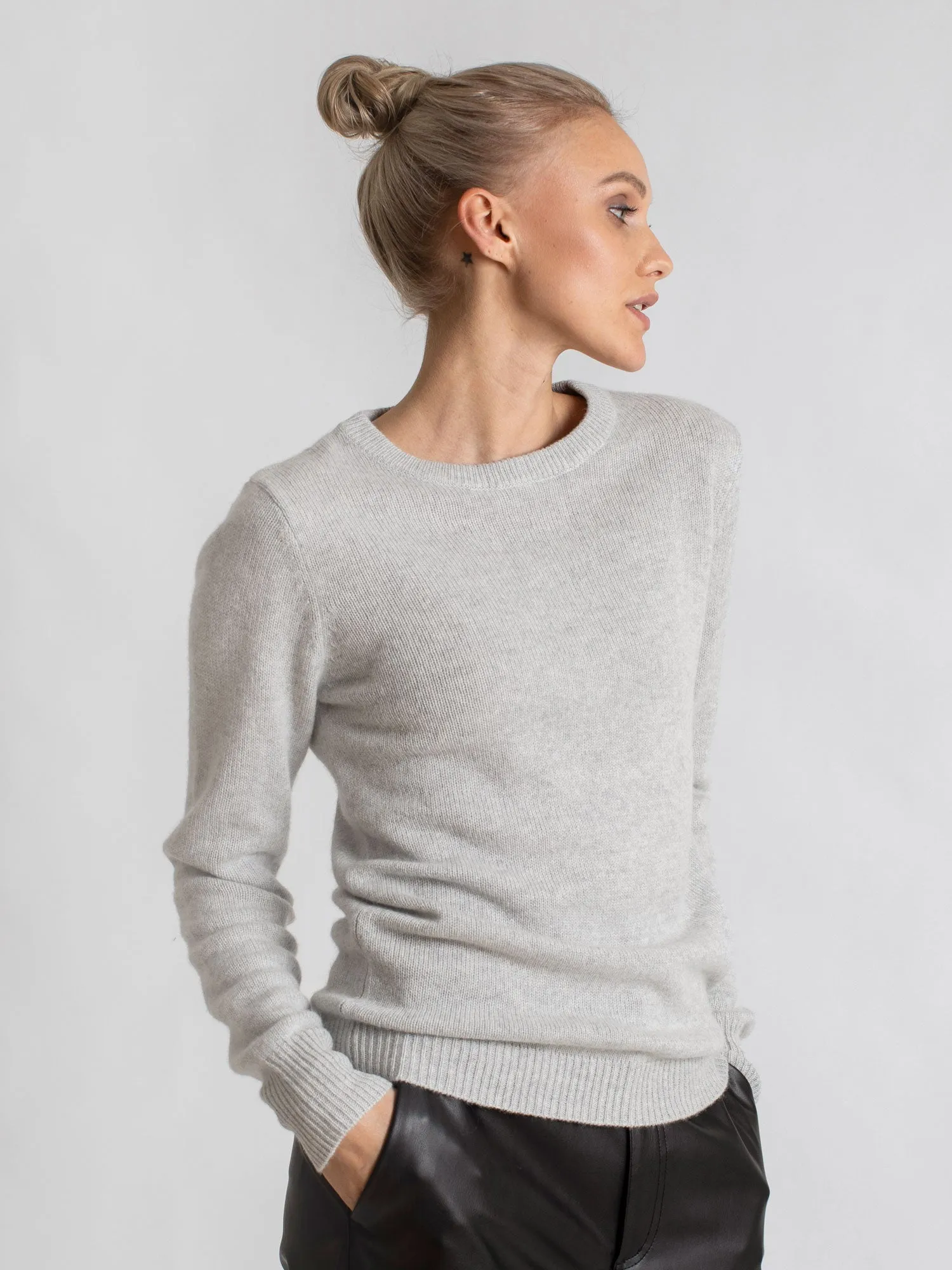 Cashmere sweater "Saga" - light grey